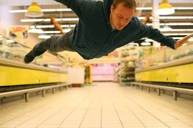 Bunun çözümü yok . Bizi ve dünyamızı koruyan yerçekimi aynı zamanda her gün aleyhimize de çalışıyor.