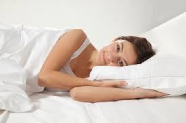 Bu yüzden yüzükoyun yatmaktan çok sırtüstü uyuma alışkanlığı kazanın.