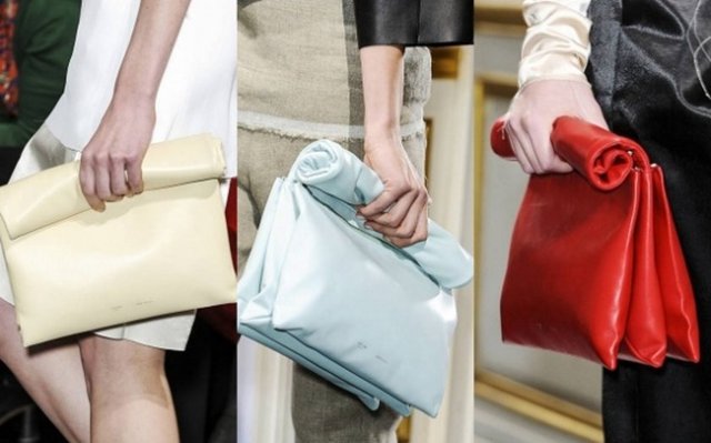 Geçen sezondan beri popüler olan katlanan kocaman clutch'lar, ellerden zarifçe süzülmeye devam ediyor.