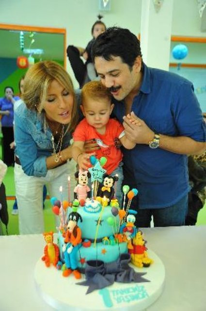 Kuzey'in tüm istediklerini alan çift, alışveriş maratonunu bir restoranda noktaladı.