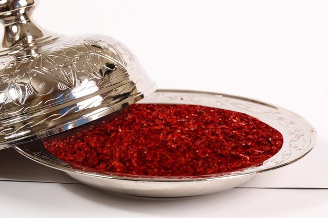 Hollanda'da yapılan bir çalışmada küçük dozlarda her yemeğe pul biber katmak (2.56 mg kadar kapsaikin),