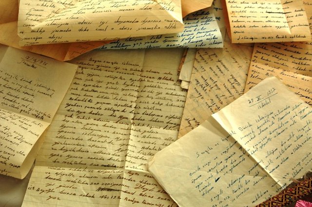 99 yaşındaki koca 96 yaşındaki eşinin 60 senelik aşk mektuplarını bulduğunda boşanma kararı aldı.