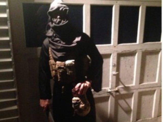 Ne zombi, ne vampir ne de cadılar, bu yılın en gözde kostümleri IŞİD militanlarının kıyafetleri! -