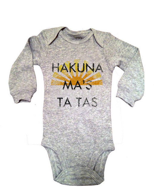 "Annesinin 'sorun yok' tanesi" (Hakuna Matata)