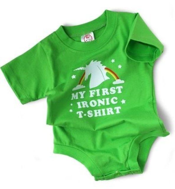 En aykırı bebek kıyafetleri"İlk ironik kıyafetim"