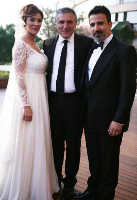 Oya Aydoğan'ın açıklamaları şöyle; -  - Emrah ve annesi birlikte röntgen çektirmeye gitmişler. Röntgen için 250 lira istenince çektirmekten vazgeçmişler. Hatta gelinleri çektirmek istemiş; Emrah ve annesi ise pahalı olduğu için istememişler.