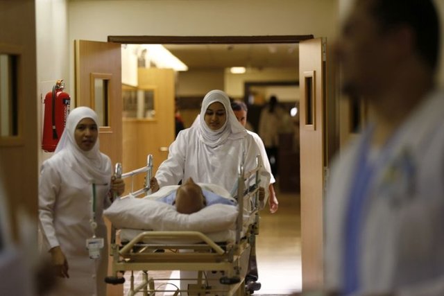 3-Hastalık nasıl yayılır? - MERS-CoV, hastayla yakın temas içinde bulunanlara yayılıyor.
