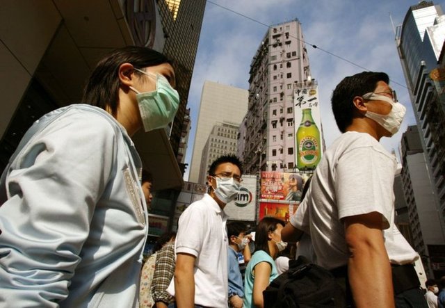 10-Hastalığın kontrolünde ne yapılmalı? - MERS-CoV enfeksiyonu şüphesi taşıyan bir hasta ile karşılaşıldığında, enfeksiyon kontrol önlemlerine uyulmalıdır.