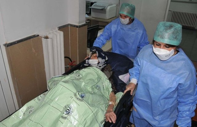 MERS-CoV enfeksiyonuna sahip olduğu belirlenen kişilerde, ağır akut solunum yolu hastalığı bulguları olabiliyor.