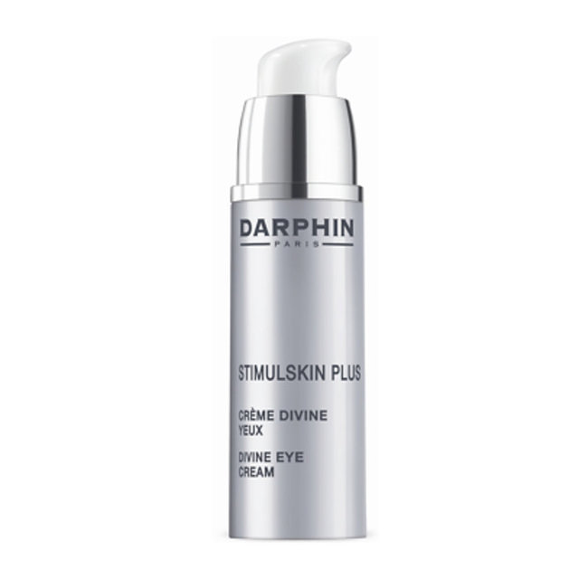 Darphin Stimulskin Plus Divine Eye Cream, hassas göz çevresine uygun olarak üretilmiş, göz çevresindeki koyu halka ve şişliklerin görünümünün azalmasına, çizgilerin ve kırışıklıkların azalmasına genç görünümünü geri kazanmasına yardımcı oluyor. 329 TL.