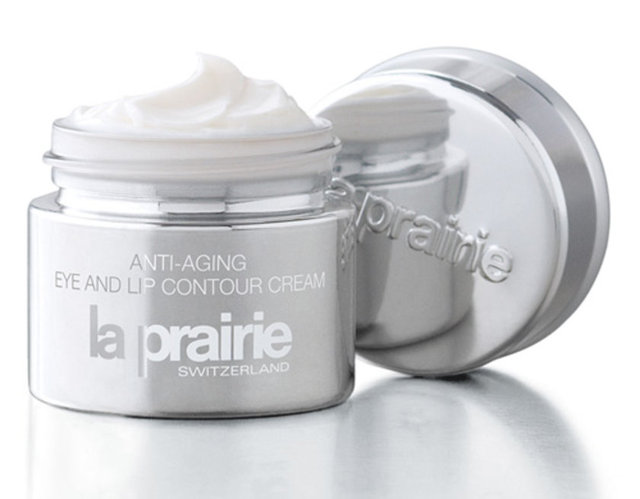 La Prairie Anti Aging Eye and Lip Contour Cream, zengin besleyici ve yüksek nemlendirme etkisi sağlıyor, göz çevresindeki şişlikler ve koyu halkaların görünümlerini azaltmaya yardım ediyor. 455 TL.