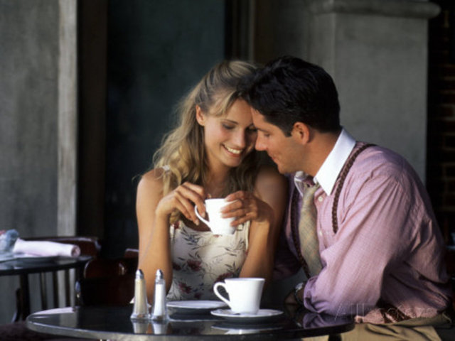 Başkaları hakkında dedikodu yapıp sizin görüşünüzü almaya çalışırlar.