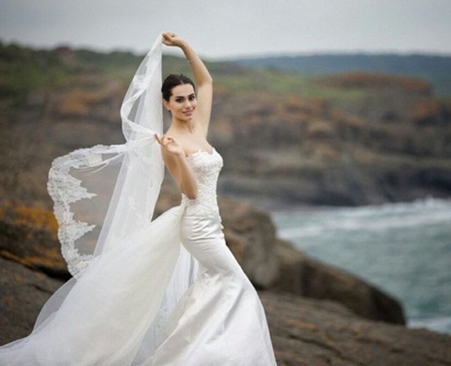 Nur Bozar uzun süredir beraber olduğu Gökhan Şener ile nisan ayında dünyaevine girmişti...