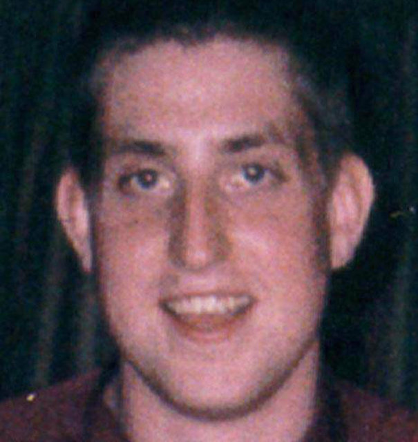 Kendisinin vampir olabilmesi için en uygun yöntem olarak en yakın arkadaşını 42 kere bıçaklamayı ve kanını içmeyi tercih etti.