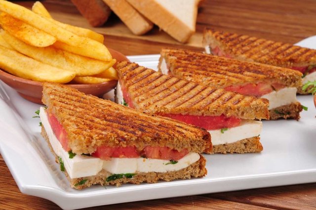 Kahvaltı için tost ve öğle arası için sandviç yerine birkaç alternatif üretmeniz gerekecektir.