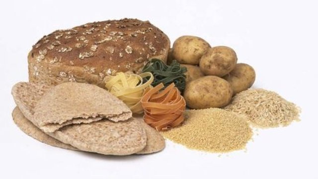 Basit karbonhidrat alımını azalttığınızda, içeceklerden şekeri çıkarmak gibi, yine de kompleks karbonhidratlarla uğraşmak zorunda kalabilirsiniz.