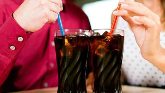 Amerikalıların yaklaşık yarısı, "belli bir günde" veya bu günün yarısında 200 ya da daha fazla kalori getiren şekerli içecekleri tüketmedir.