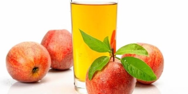 Aslında, elma suyu, elmadaki konsantre früktozdan elde edilen elma esansı ve %100 tatlandırıcıdan oluşabilir, buna da %100 elma suyu denebilir.