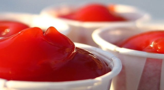 Ayrıca, yalnızca şekerli ve ekşi sos ya da ketçap kullanmıyor; yemeğimize şeker doldurmuş oluyoruz.