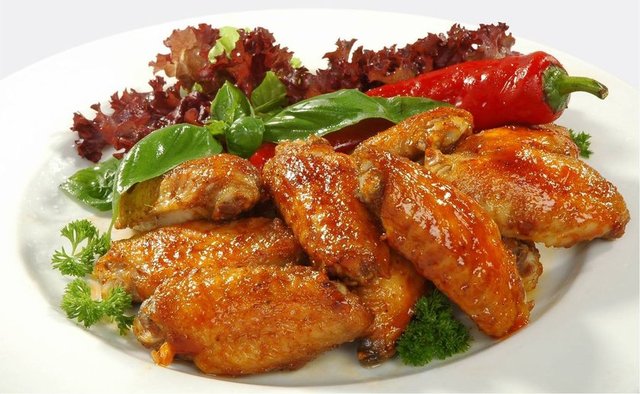 Özellikle tavuk ve hindi etinde bulunan yüksek protein, saçlarınızın kırılmasını ve dökülmesini engelleyecek.