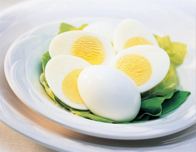 Günlük protein ihtiyacınız için gün içerisinde aksatmadan tüketmeniz gereken yumurta, aynı zamanda saçlarınız için de oldukça gerekli bir besin.