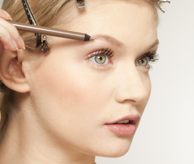 Aydınlatıcı kalemle son dokunuşu yapın