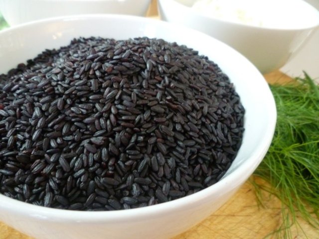 4-Siyah pirinç:   Kahverengi pirinç beyaza göre daha iyi bir seçim, siyah pirinç ise her ikisinden daha sağlıklı...