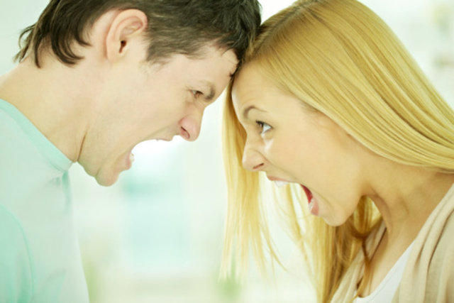 6. Kavga etmek, mutsuz bir ilişkiniz olduğunu gösterir: Evli çiftlerin çoğu her gün kavga eder, ancak bunun sorunları çözemediğini biliyoruz. Peki eşiniz size "Kilondan ötürü seni artık çekici bulmuyorum" ya da
