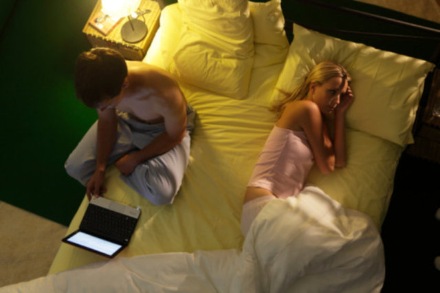 Kocanız ve çocuklarınız bunu hisseder ve herkes acı çeker. Bir evlilik terapisti, eşleri tarafından ihmal edilen kocalara çok fazla rastlamaya başladığını söylüyor ve ekliyor; önceliğiniz evliliğiniz olmalı.