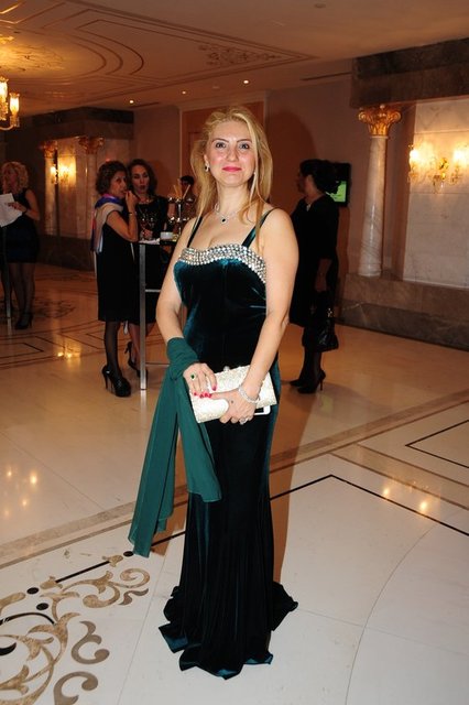 ARZU ÖZAL 