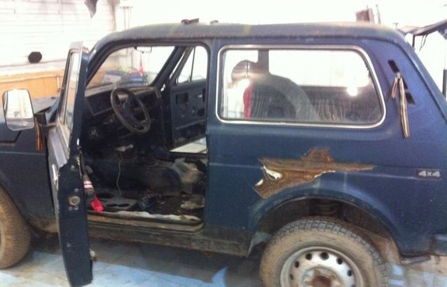 Koltuklarını yenileyen ve cipin üstünü açtıran Nikolai az bir miktar para harcayarak hayallerini süsleyen cipi yarattı.