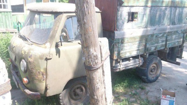 Rusya'da bir kişi hurdadan 1000 liraya aldığı kamyonet üzerinde 3 ay uğraştı ve kamyoneti baştan yarattı.