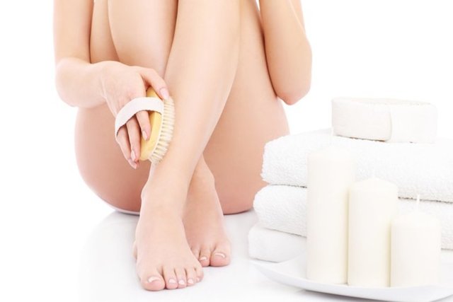 Bu yöntem ölü deriyi atar, dolaşımı artırır, cildi dolgunlaştırır ve selülit görünümünü azaltır.