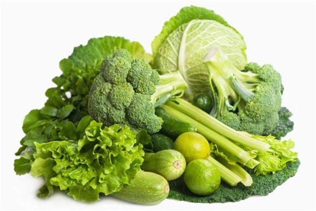 Salata, çorba gibi yüksek hacimli ve az kalorili yiyecekler siz çok fazla yemeden önce ghrelin seviyenizi düşürür.