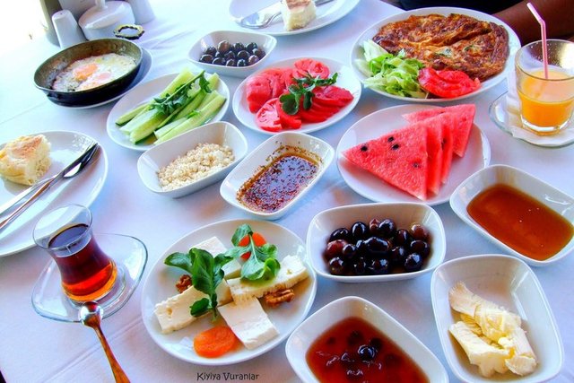 Sağlam bir kahvaltı yapmak