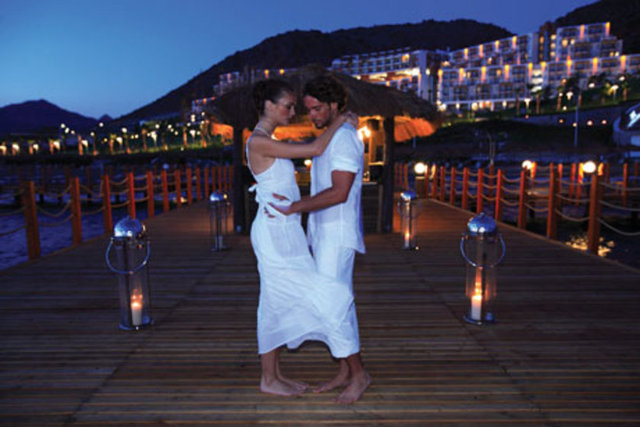 9. Birbirini çekici bulmayan insanların daha sonra birbirlerine aşık olma olasılığı çok yüksektir