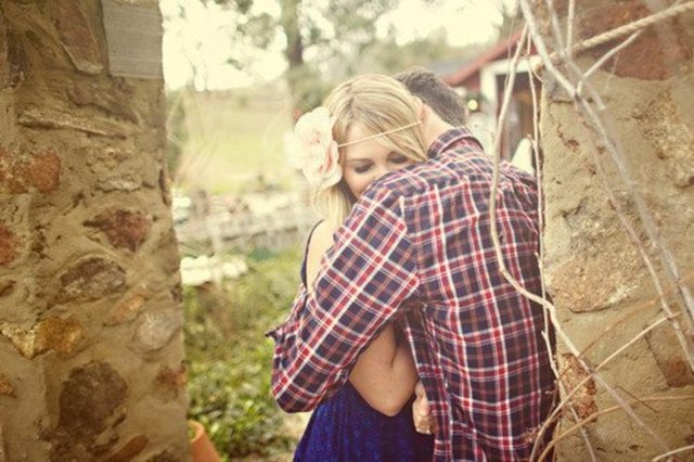 Sarıldığın kişi ile kalp atışın ve vücut ısın birbirini dengelediğinden her gün yirmi dakika sarılan çiftlerin daha az kalp rahatsızlığı çektiğini ve psikolojik sorunlarla nadir karşılaştığı görülmüş.