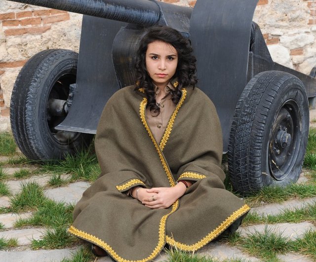 Uşak Mesleki ve Teknik Anadolu Lisesi öğretmenleri, Atatürk'ün Çanakkale ve Kurtuluş savaşlarında giydiği askeri kıyafetler kadınlar için uyarladı...