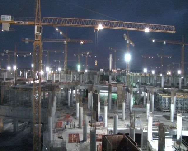 -18 bin araçlık otopark, 311 adetlik uçak park alanları - -Devlet konukevi,-Vip binası,-Mülki idare binası - Dünyanın 15 ülkesinden işçinin çalıştığı havalimanı inşaatında en çok yabancı personel Vietnam ve Pakistan uyruklu vatandaşlar