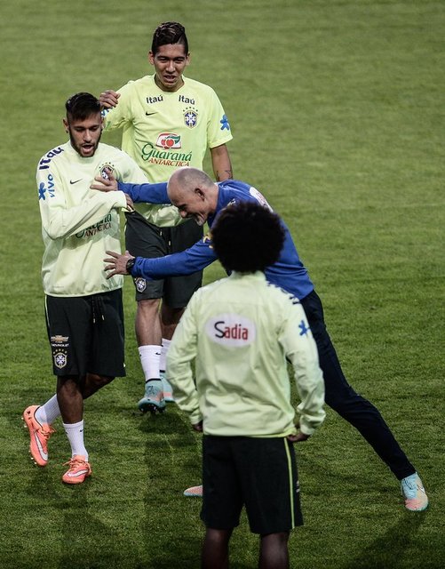 Öte yandan başta Neymar olmak üzere Brezilya Milli Takım oyuncuları ile Taffarel'in samimi görüntüleri gözlerden kaçmadı.