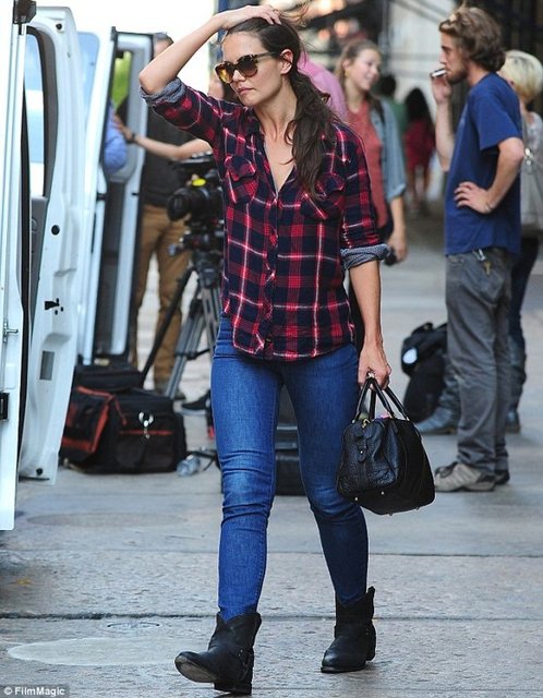 Grunge tarzın geri dönüşünün habercisi ekoseli flannel gömlekler.