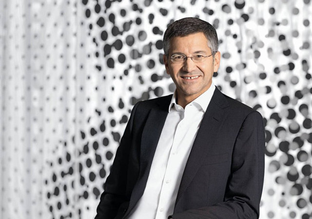 BAYERN MUNIH  İş adamı olan Munih başkanı Herbert Haine ünlü bir spor markasının  CEO'su. Ancak kulübü yöneten asıl isim  Sportif direktör Karl-Heinz Rummenigge.