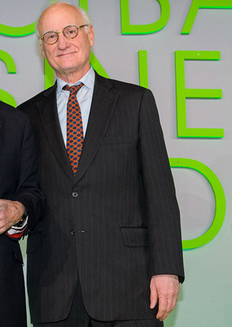 CHELSEA  Bruce Buck bir avukat. Bir hukuk firmasının kurucu yöneticisi ve ortağı. - Mavi-Beyazlı ekibin başkanlığını yürütüyor.