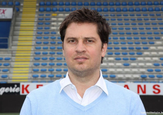 SCHALKE 04  Takımın sportif direktörü Jan-Pieter Martens eski milli futbolcu