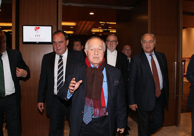 GALATASARAY  Galatasaray'ın yeni başkanı Duygun Yarsuvat akedemisyen ve hukukçu.