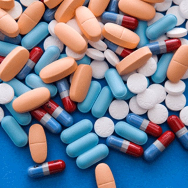 2. Bir saat. Birinci hapı yuttunuz, yarım saat sonra 2.yi ve yarım saat sonra da 3. yü: Toplam 1 saat. -  -