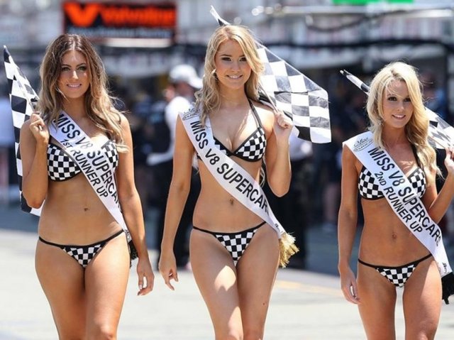 Avusturya'da düzenlenen 'Miss V8 Supercar' nefes kesti... 