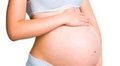 Sigara içmek ve belirli kemoterapi türleri gibi diğer etkenler yumurta hücrelerinin ölümünü hızlandırarak erken menopoza neden olabilir.