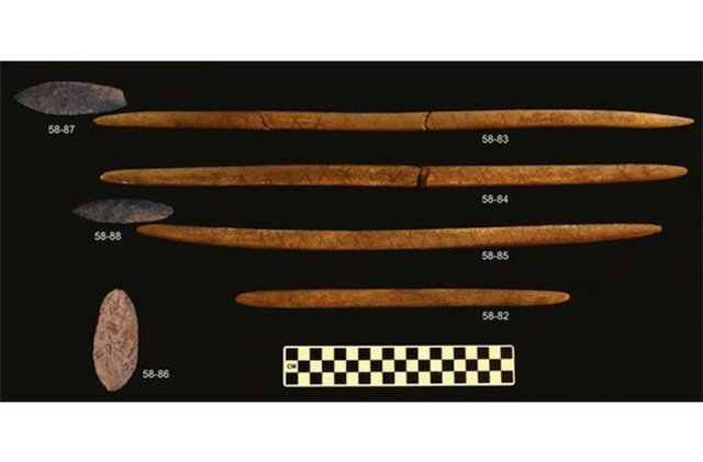 Bebeklerin yanında ayrıca taş mızrak ve okların da bulunduğu açıklandı.