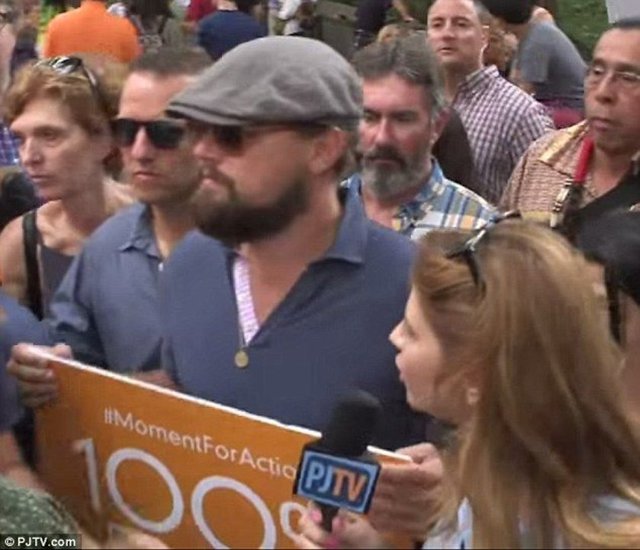 40. Geçen yıl doğum gününü bir yardım gecesinde kutladı; çevre için kurduğu vakfa 3 milyon dolar (6.8 milyon TL) bağış topladı.